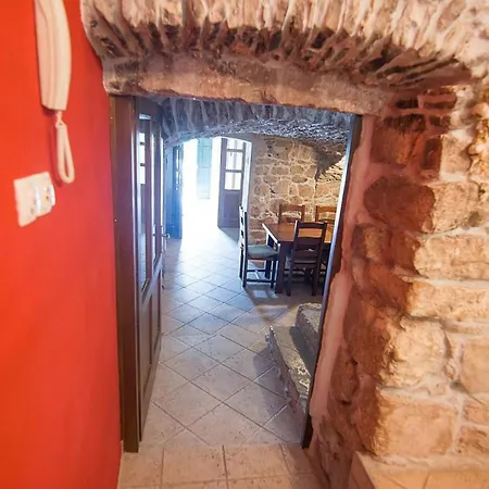 3* Stone House Dora For 5 Guests, Pasman Island Semesterbostad *