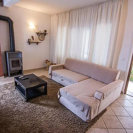 3* Stone House Dora For 5 Guests, Pasman Island * Tkon