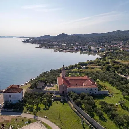 3* Stone House Dora For 5 Guests, Pasman Island Semesterbostad Tkon