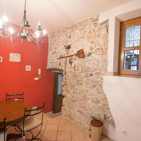 3* Stone House Dora For 5 Guests, Pasman Island