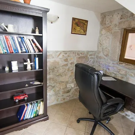 3* Stone House Dora For 5 Guests, Pasman Island * Tkon