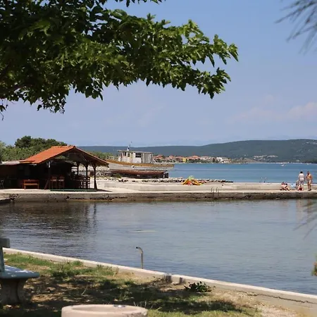 3* Stone House Dora For 5 Guests, Pasman Island Nyaraló